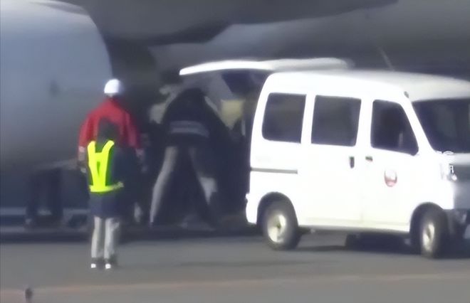 波音！日本一飞机着陆时爆胎PG麻将胡了2模拟器又是