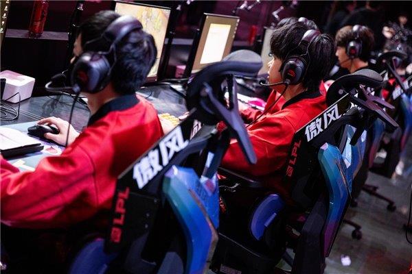 雄联盟职业赛指定用椅 傲风G7凭啥这么火PG电子麻将胡了2试玩明星直播同款 英(图2)